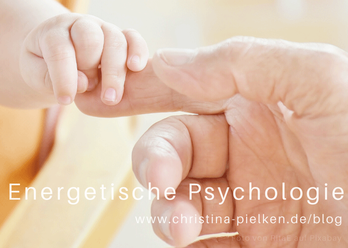 Was ist Energetische Psychologie, Akupressur bei Kind, Mann, Frau in Psychotherapie-Praxis