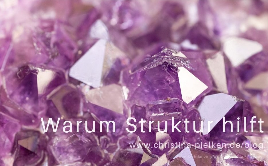 amethyst-kristalle-struktur-hilft