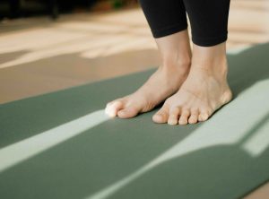 yogamatte-fuesse-yoga-yogatherapie-praxis-pielken-muenchen